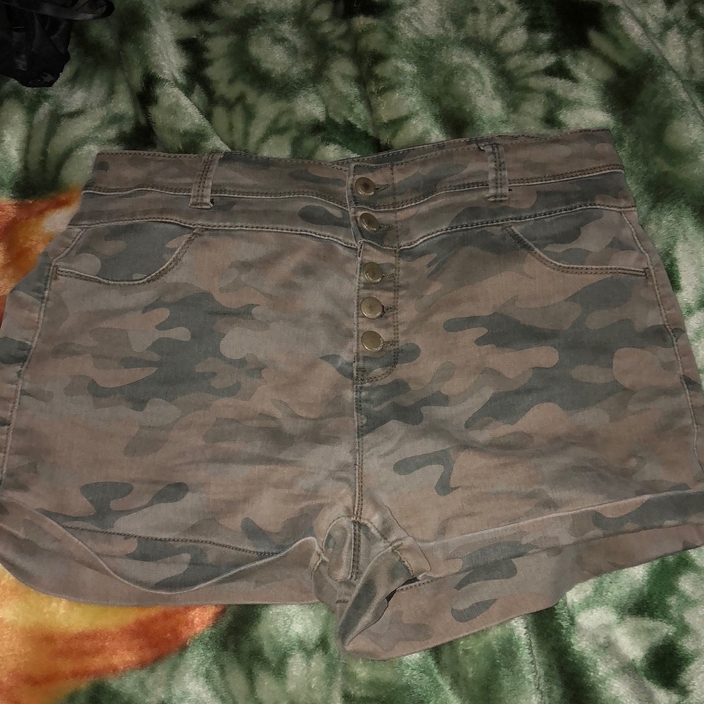 High waisted camo shorts